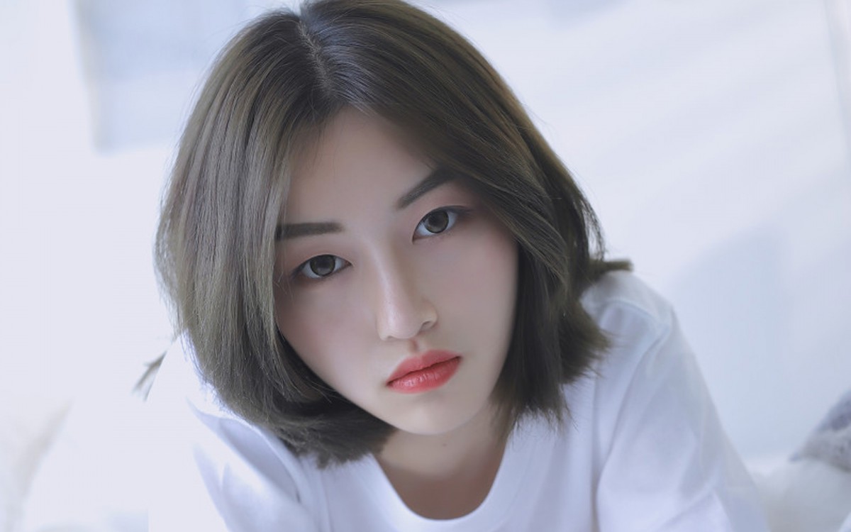 短发美女清新生活照图片59