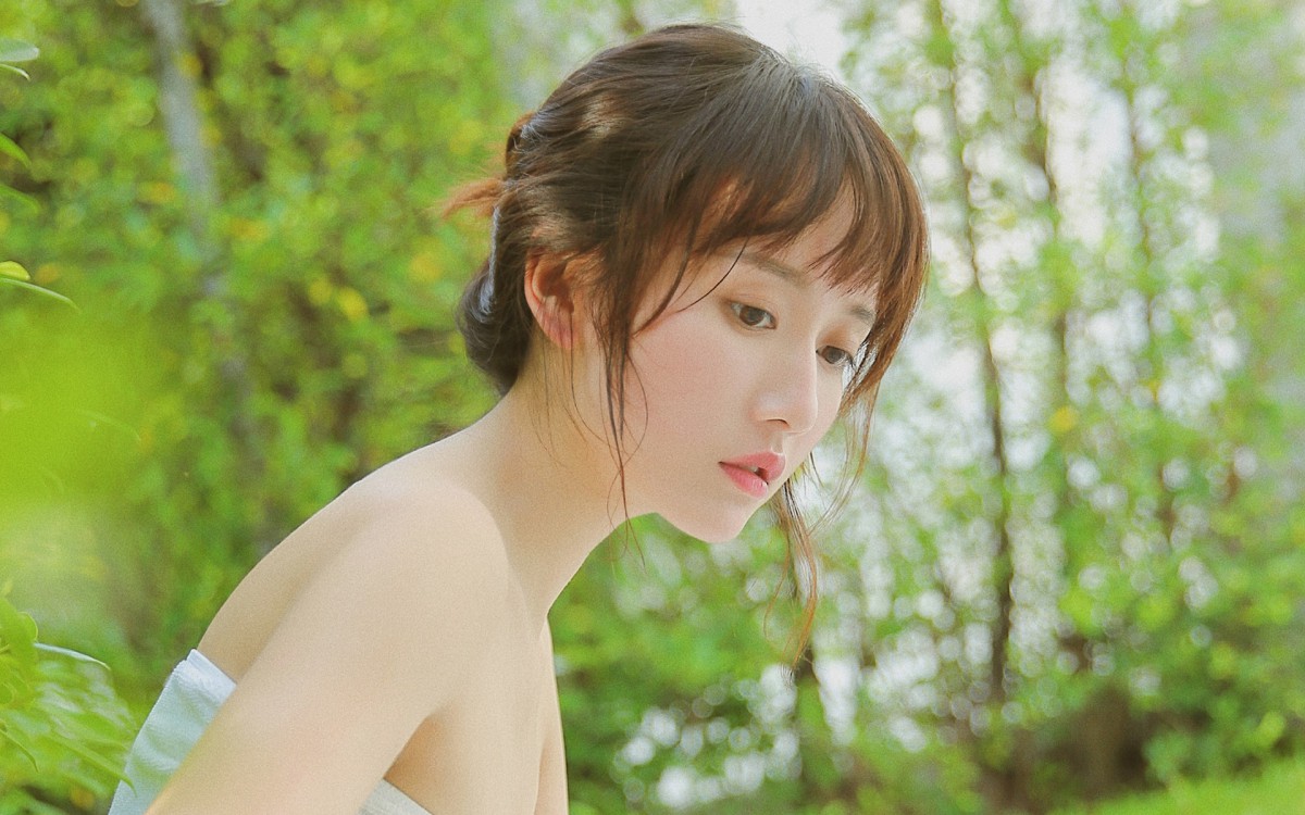 吊带睡裙背心美女居家图片-美女壁纸-高清美女图片-第8图-娟娟壁纸