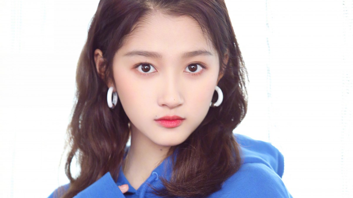 关晓彤自拍照大头照88