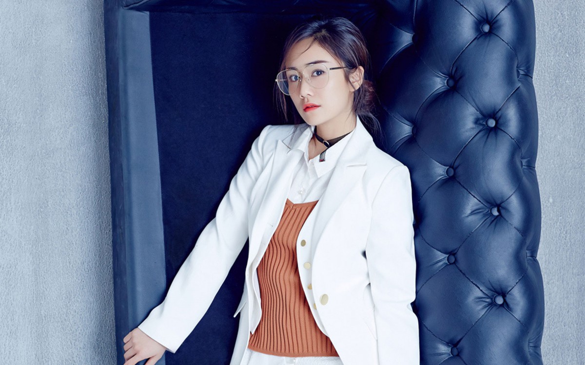 美女刘芸图片壁纸412