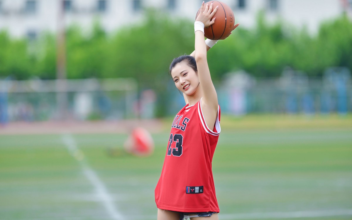 性感美女篮球运行图片-美女壁纸-高清美女图片-第3图-娟娟壁纸