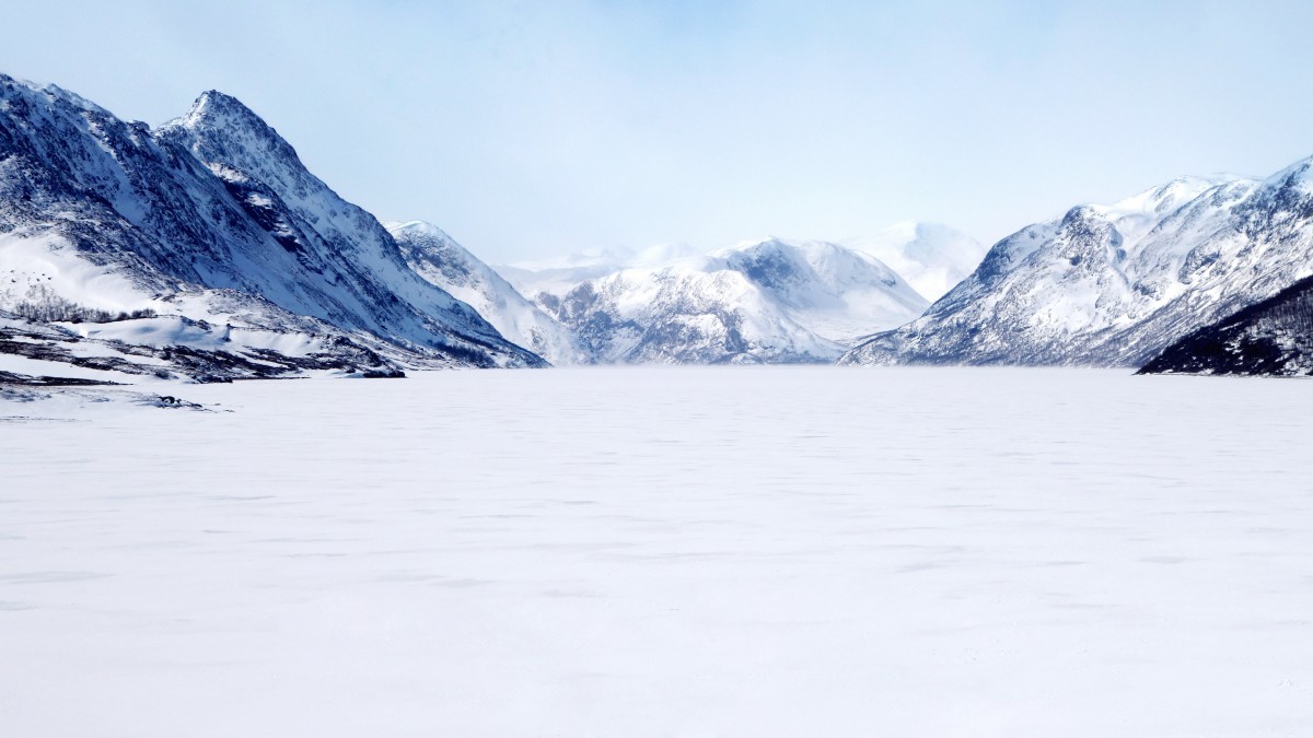 寒冷的冬季白雪雪地美景图片-风景壁纸-高清风景图片-第8图-娟娟壁纸