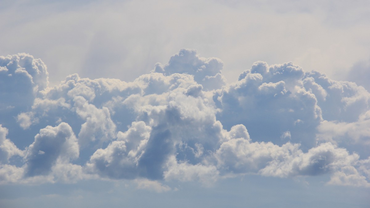 蔚藍的天空藍天白雲圖片-風景壁紙-高清風景圖片-第3圖-娟娟壁紙