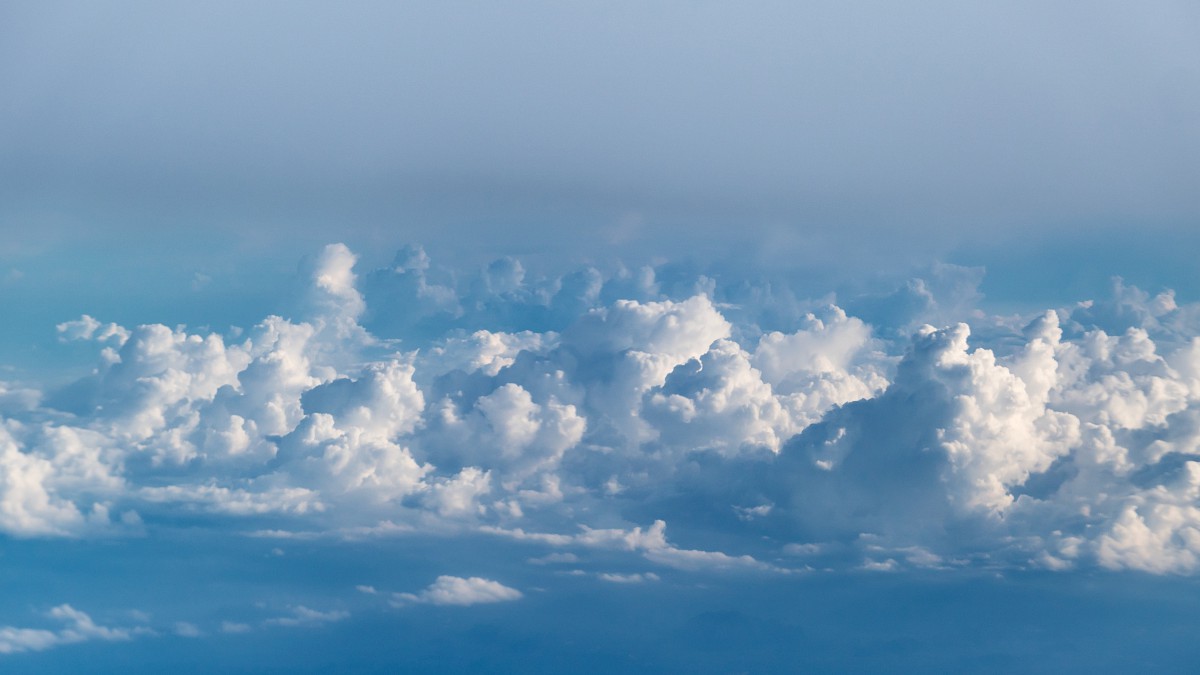 蔚藍的天空藍天白雲圖片-風景壁紙-高清風景圖片-第7圖-娟娟壁紙