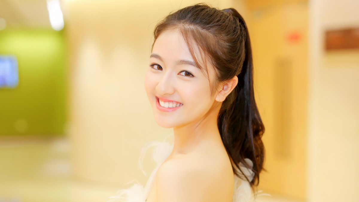 李兰迪图片-美女壁纸-高清美女图片-第3图-娟娟壁纸
