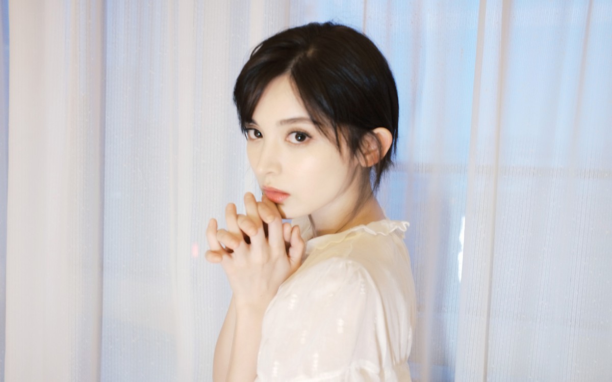 古力娜扎自拍私房照图片-美女壁纸-高清美女图片-第2图-娟娟壁纸