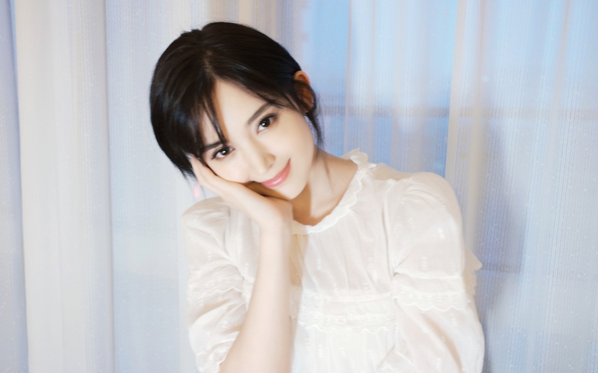 古力娜扎自拍私房照图片-美女壁纸-高清美女图片-第3图-娟娟壁纸