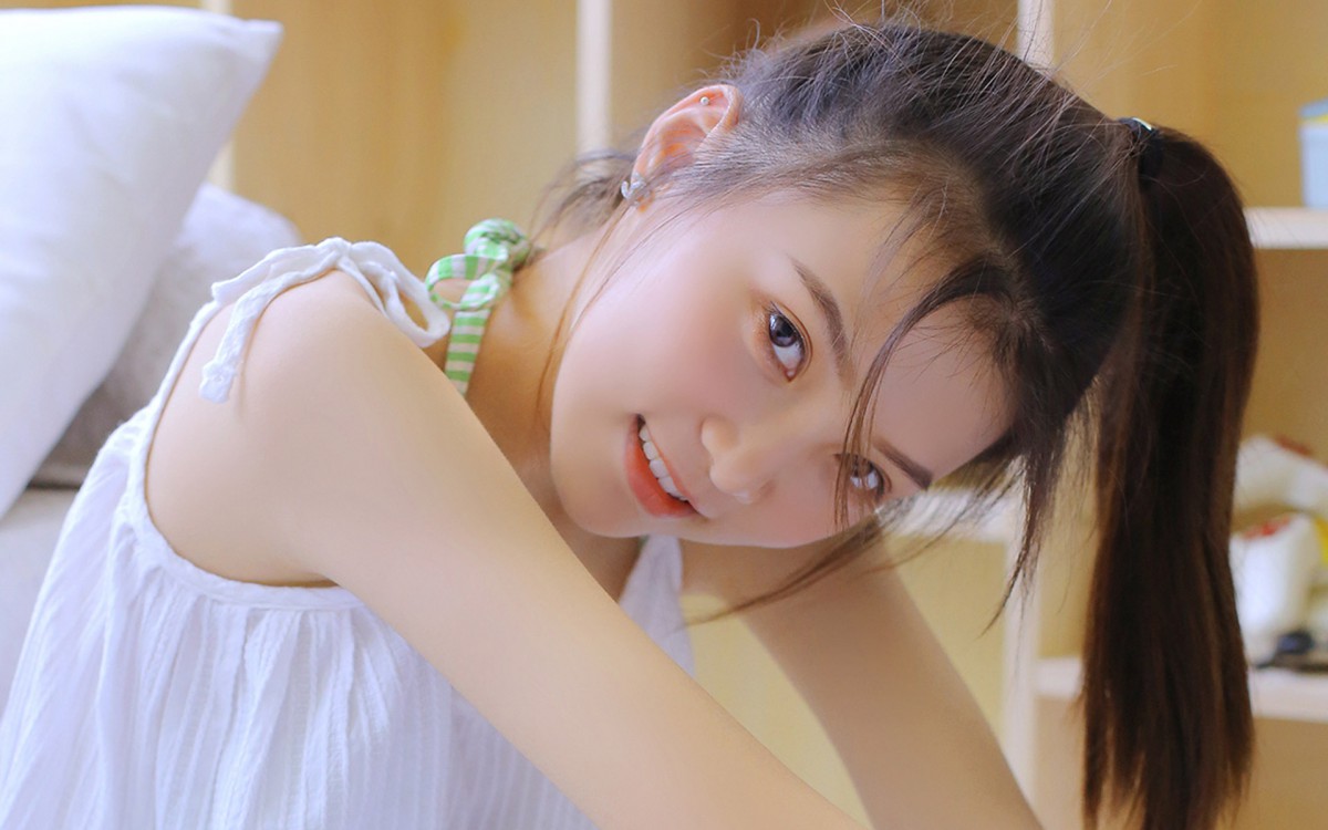 白里透红的性感学妹图片-美女壁纸-高清美女图片-第5图-娟娟壁纸