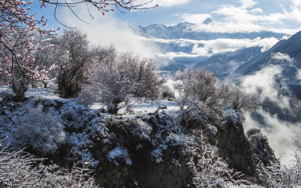 索松村三座雪山图片