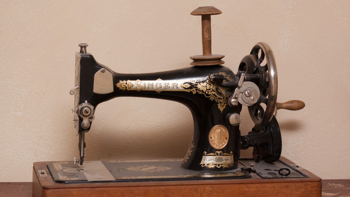 桌面壁纸 静物 时光记忆 > 老式古董缝纫机图片壁纸分辨率:(3840x2160