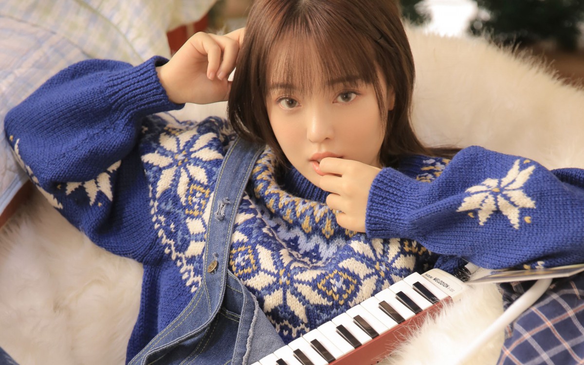 毛衣美女头像图片壁纸89