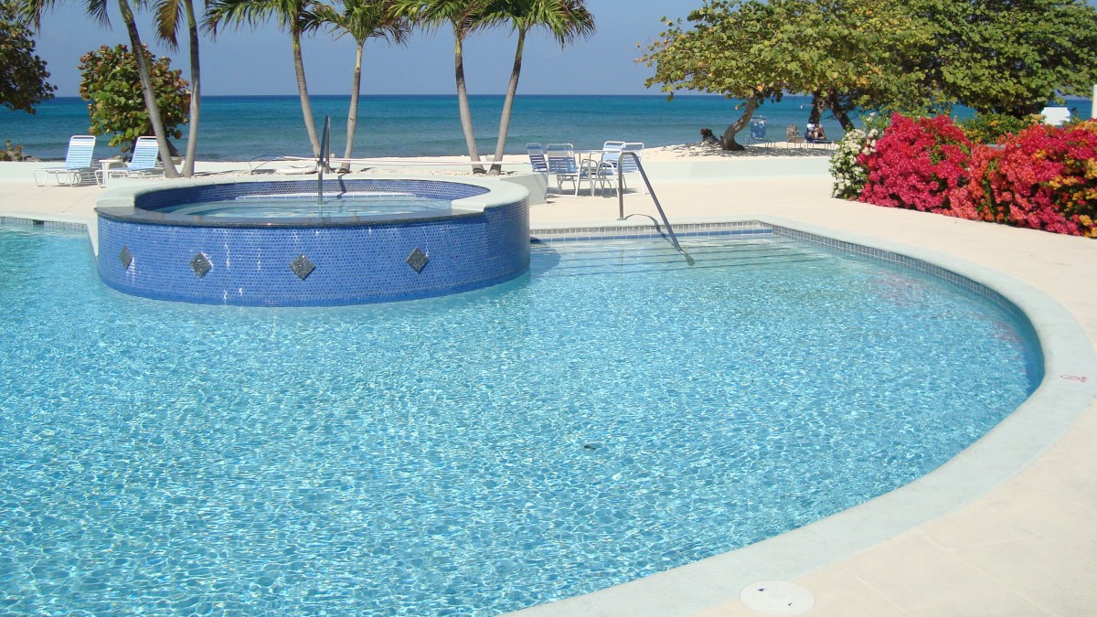 户外游泳池图片-风景壁纸-高清风景图片-第6图-娟娟壁纸