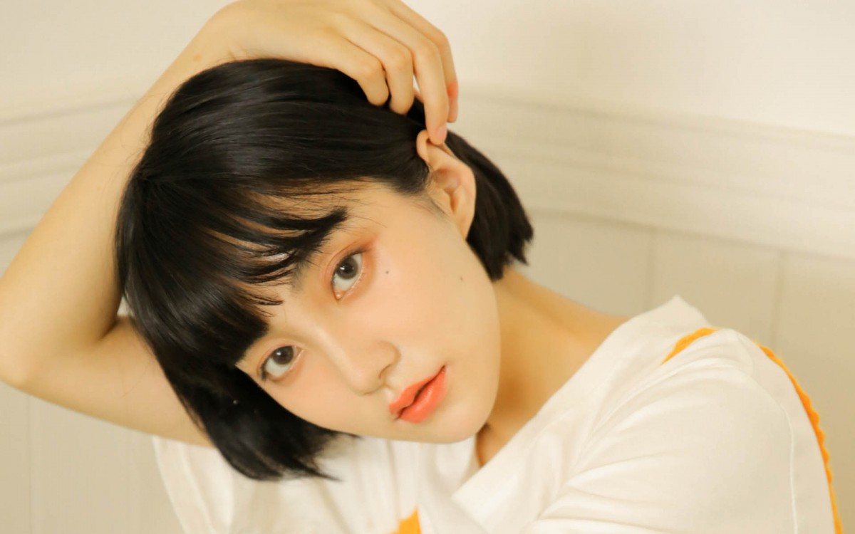短发黄色系美少女图片-美女壁纸-高清美女图片-第6图-娟娟壁纸