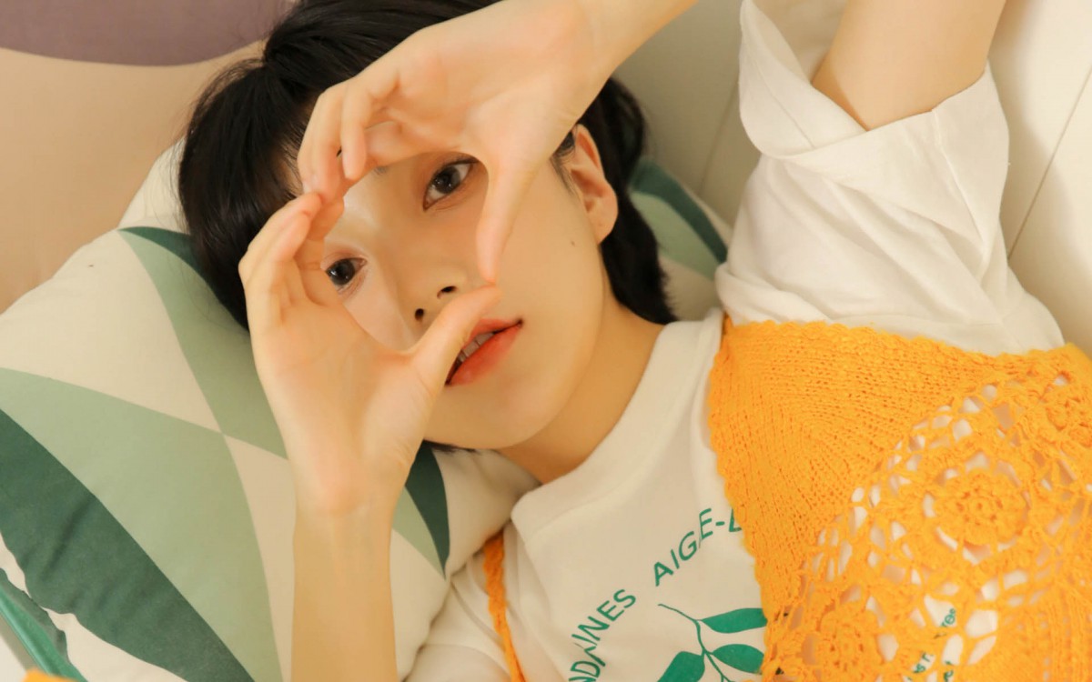 短发黄色系美少女图片88