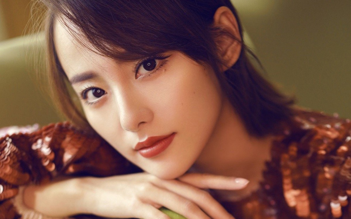 张嘉倪沙发写真图片-美女壁纸-高清美女图片-第2图-娟娟壁纸