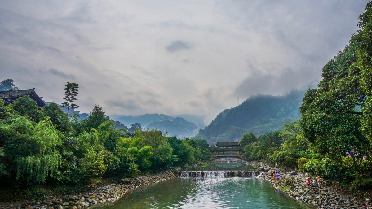 贵州千户苗寨图片-风景壁纸-高清风景图片-第9图-娟娟壁纸