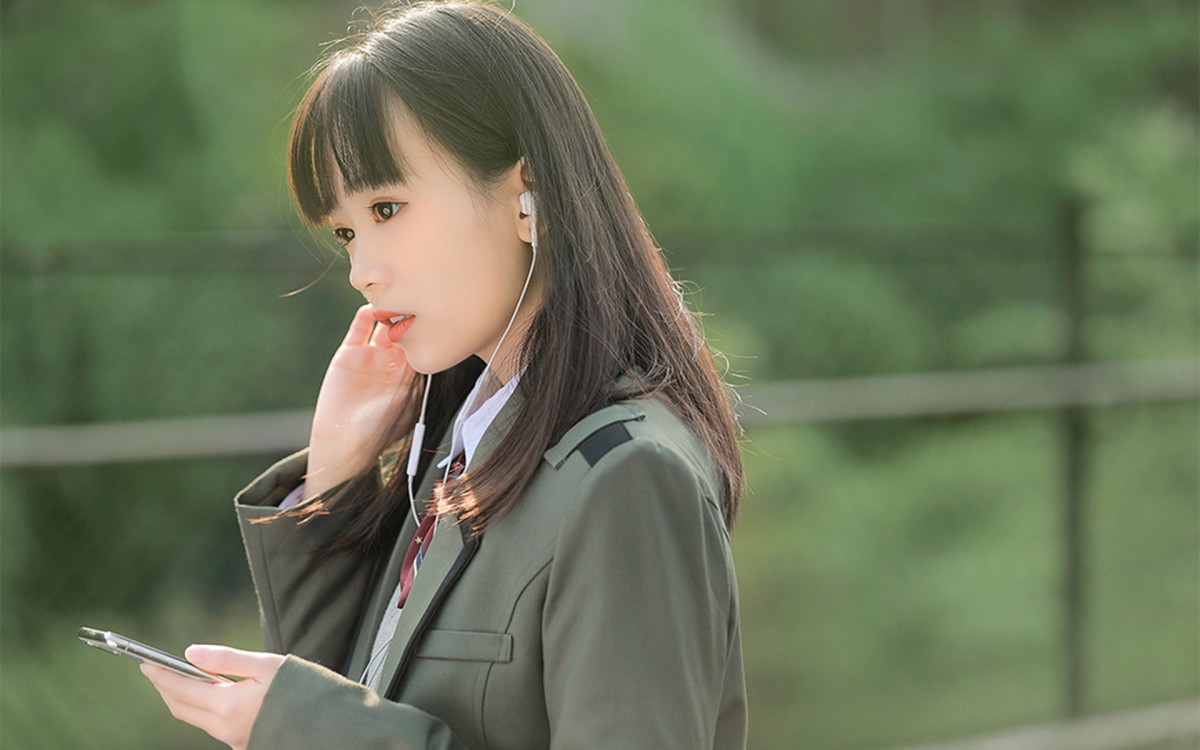 校园未成年少女图片-美女壁纸-高清美女图片-第5图-娟娟壁纸