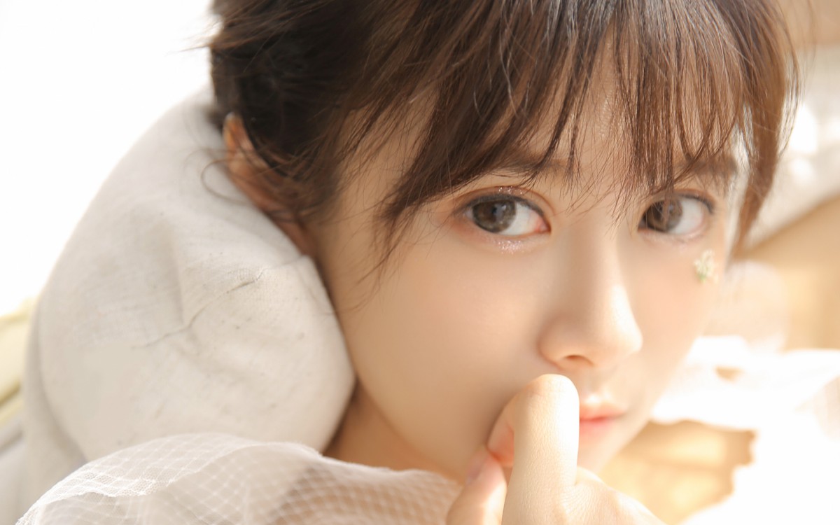 纯净诱人美女图片壁纸79