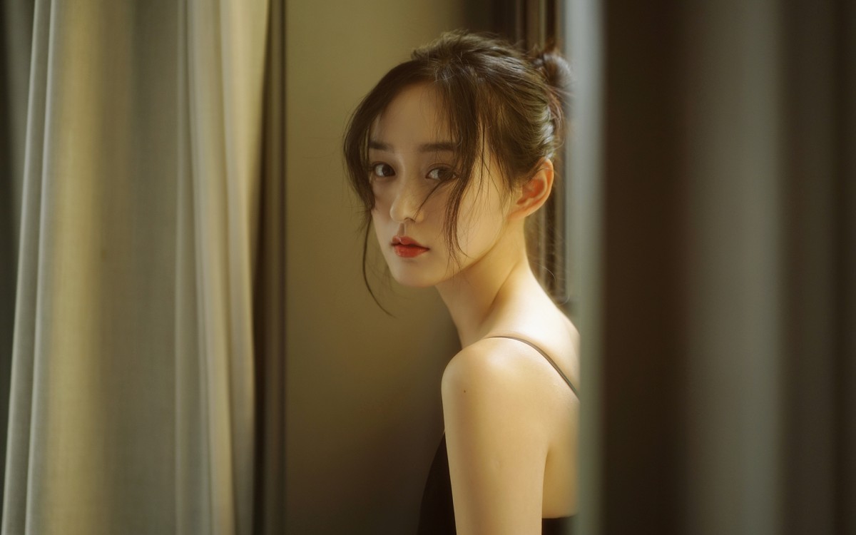 清凉美女何泓姗图片-美女壁纸-高清美女图片-第3图-娟娟壁纸