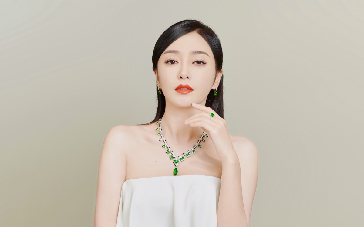 秦岚裹胸性感礼服图片-美女壁纸-高清美女图片-第2图-娟娟壁纸