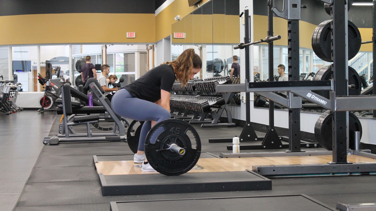 健身房里健身图片-人物壁纸-高清人物图片-娟娟壁纸