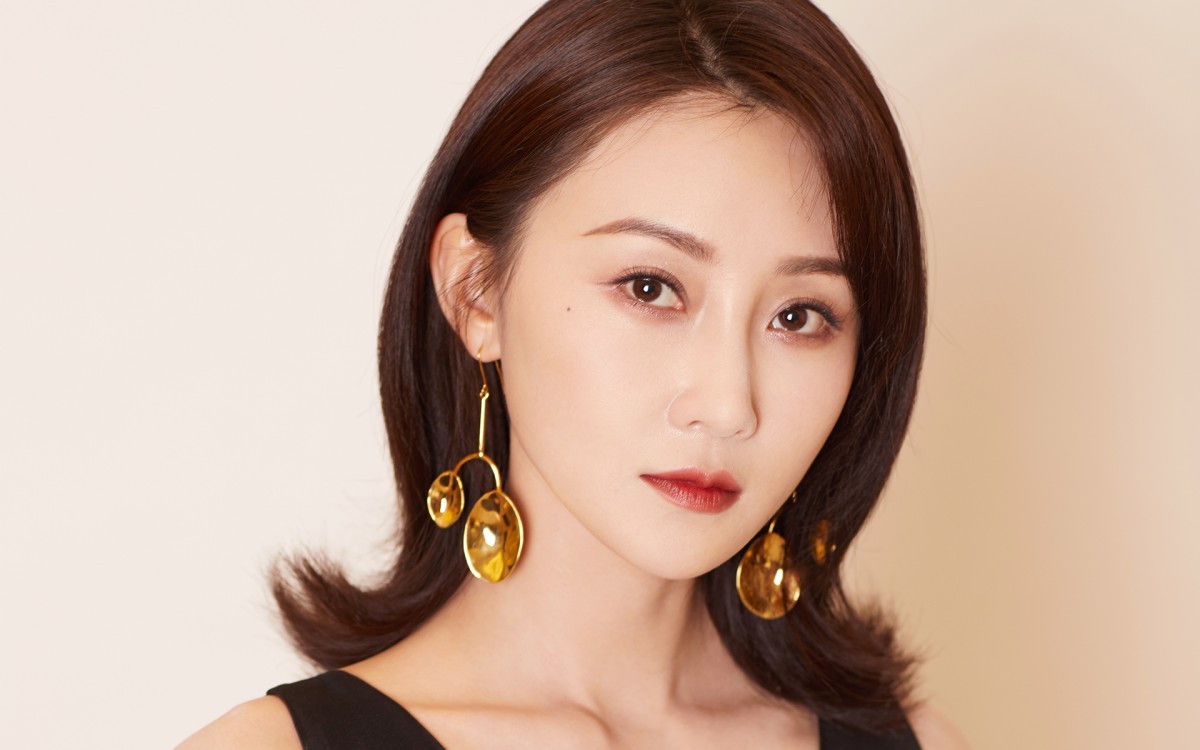 林鹏性感礼服写真图片-美女壁纸-高清美女图片-娟娟壁纸