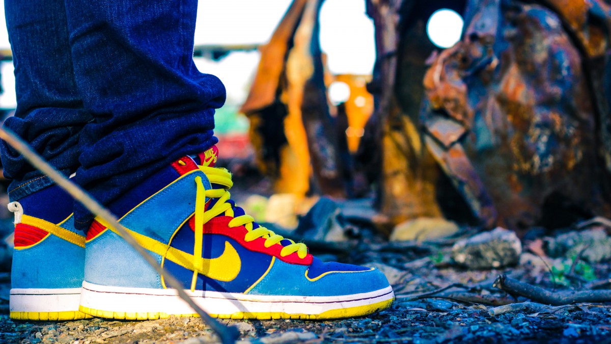 男士阿迪达斯运动鞋-品牌壁纸-高清品牌图片-第2图-娟娟壁纸