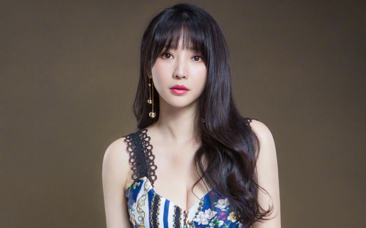 柳岩性感头像图片-美女壁纸-高清美女图片-第7图-娟娟壁纸