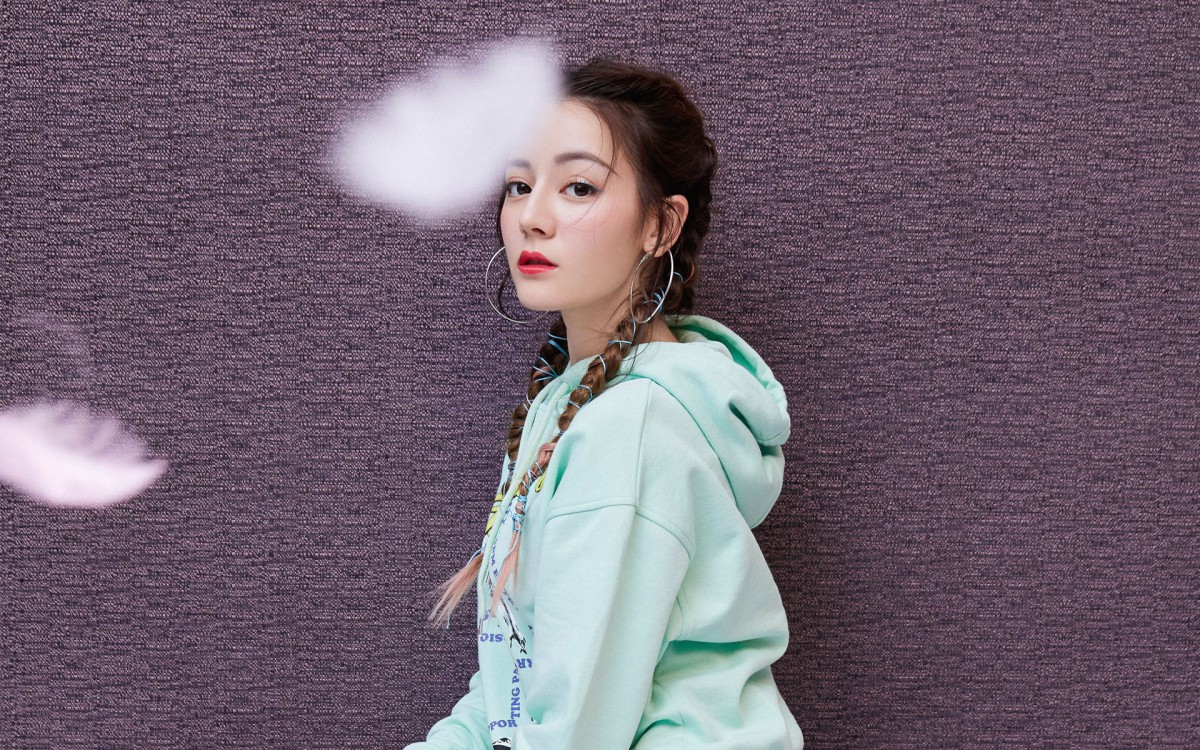 迪丽热巴甜美壁纸77