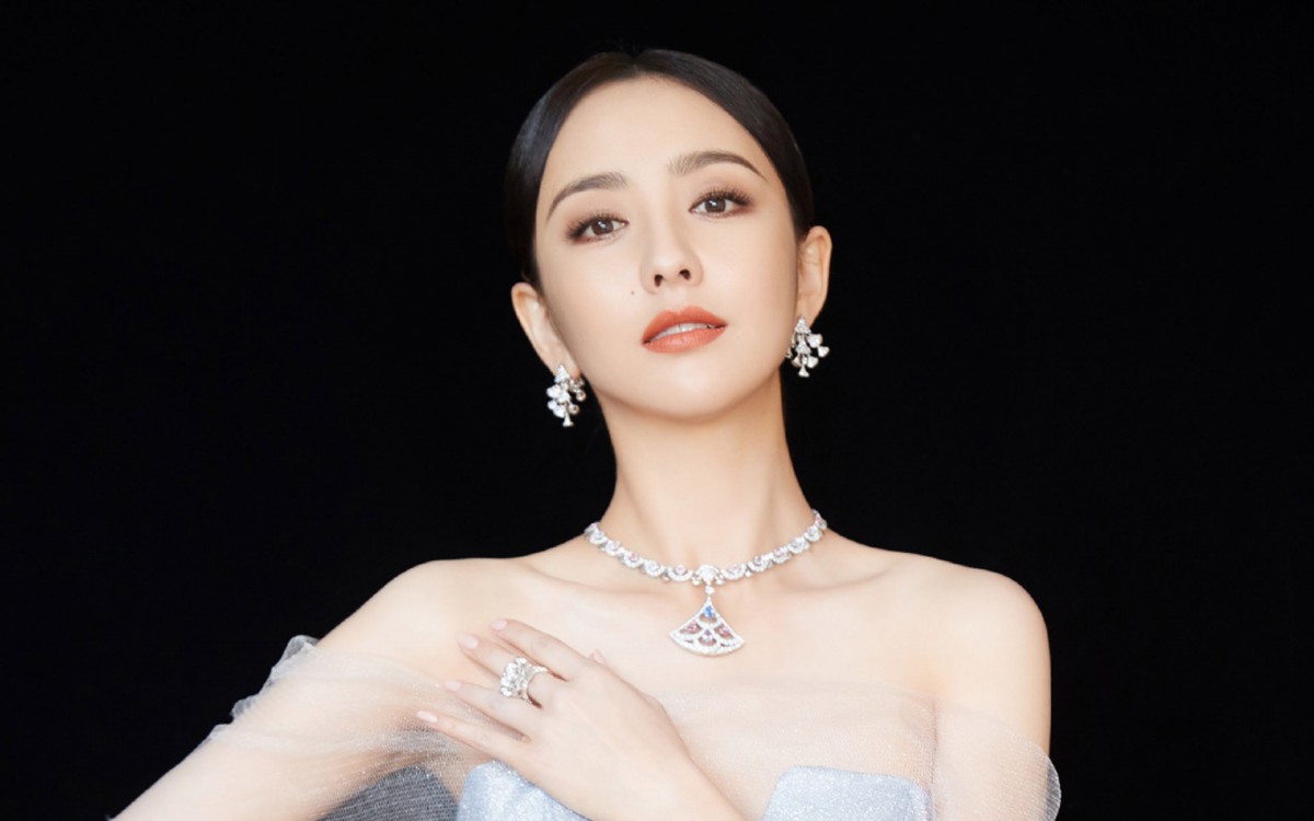 佟丽娅性感露背裙壁纸99