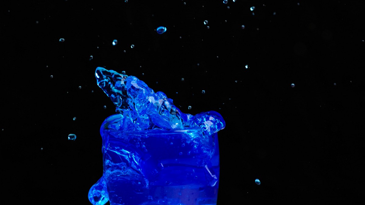 飞溅的饮料果汁图片-炫彩壁纸-高清炫彩图片-第2图-娟娟壁纸