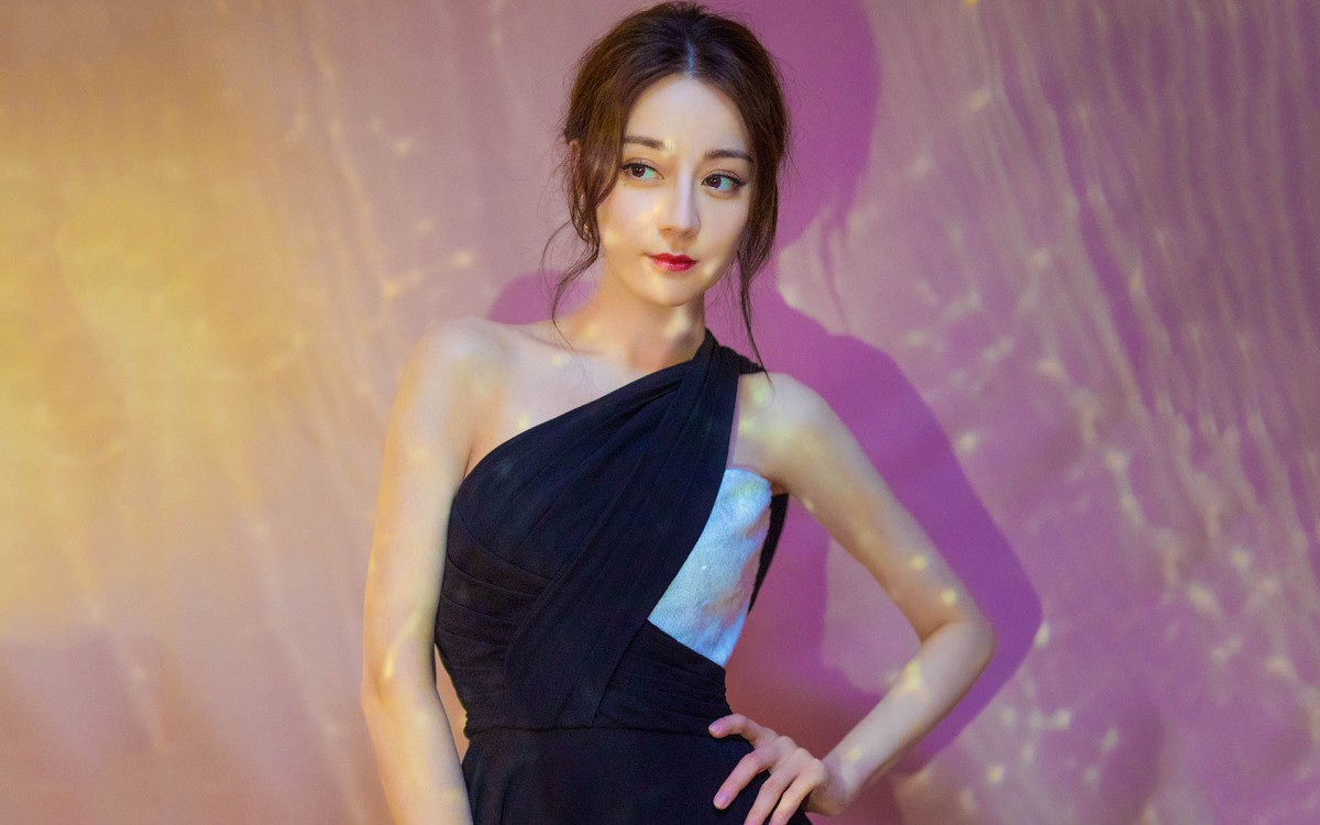 迪丽热巴优雅写真图片-美女壁纸-高清美女图片-第8图-娟娟壁纸
