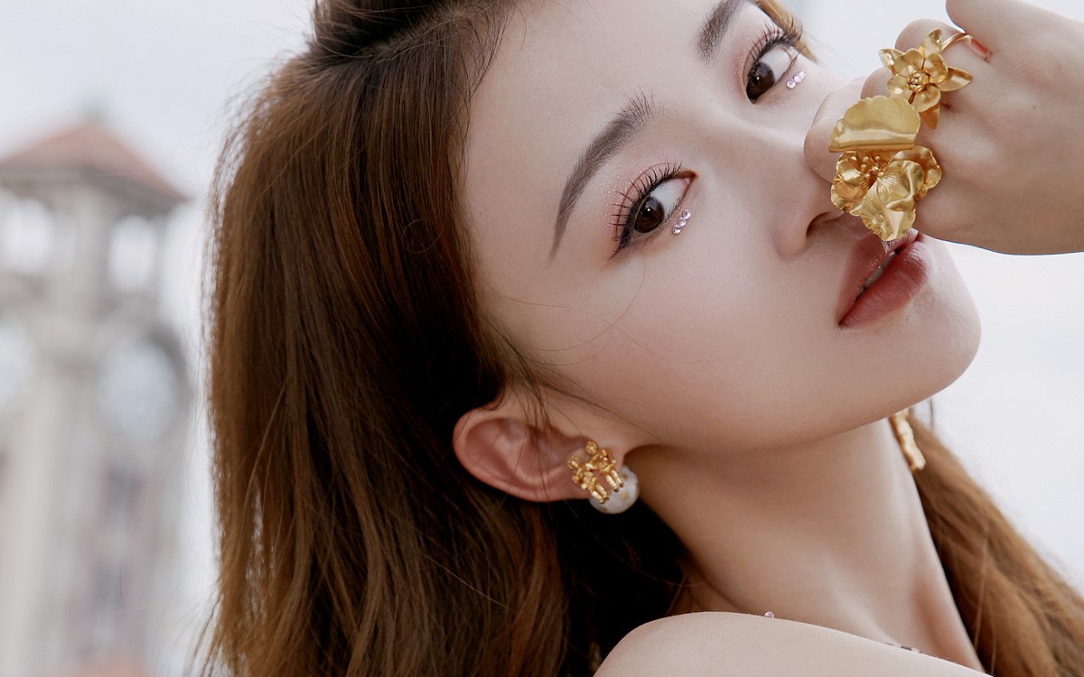 吴谨言清凉性感壁纸-美女壁纸-高清美女图片-第2图-娟娟壁纸