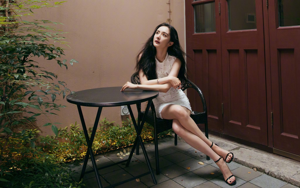 杨幂优雅迷人桌面壁纸-美女壁纸-高清美女图片-第2图-娟娟壁纸