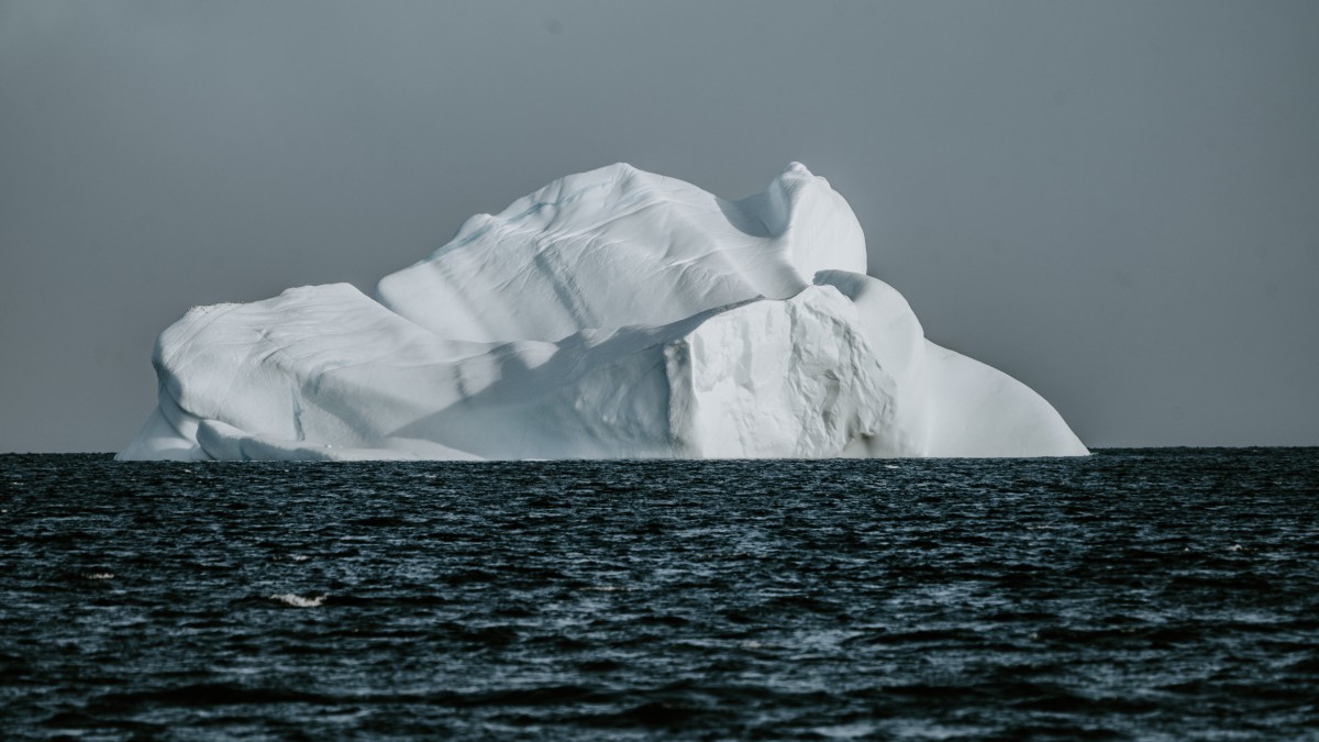 海面上的高清冰山图片大全-风景壁纸-高清风景图片-第4图-娟娟壁纸