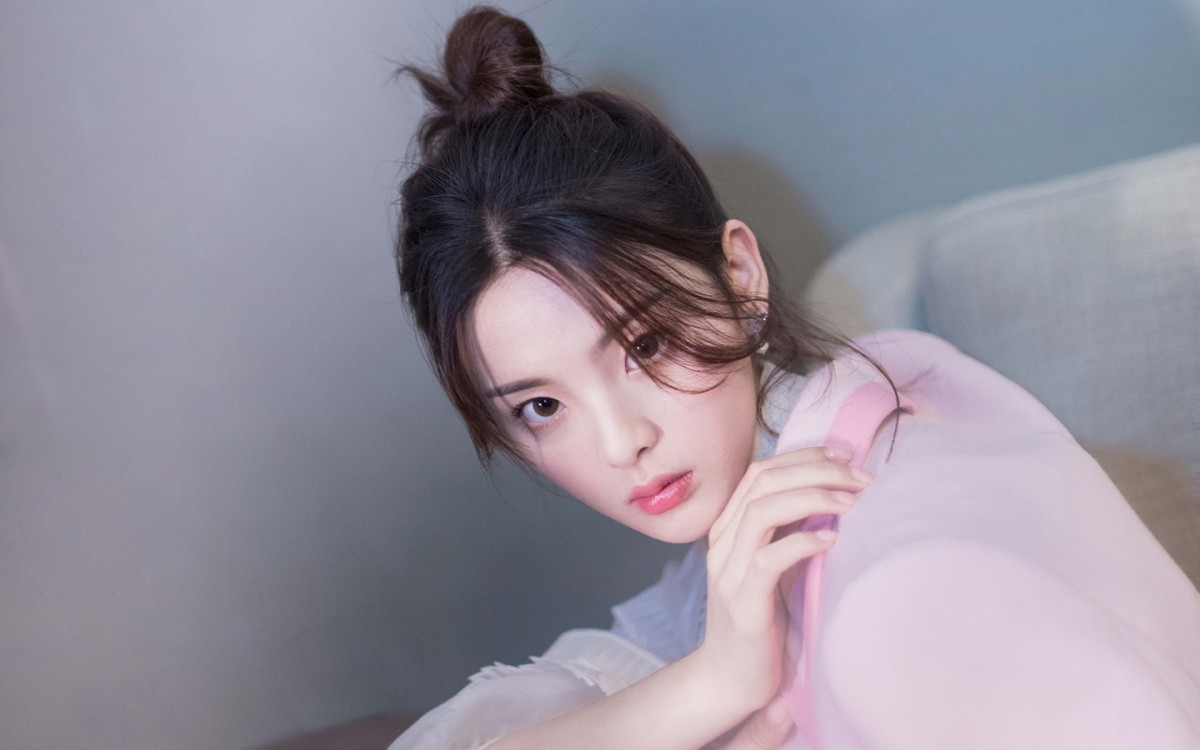 杨超越粉色图片壁纸39