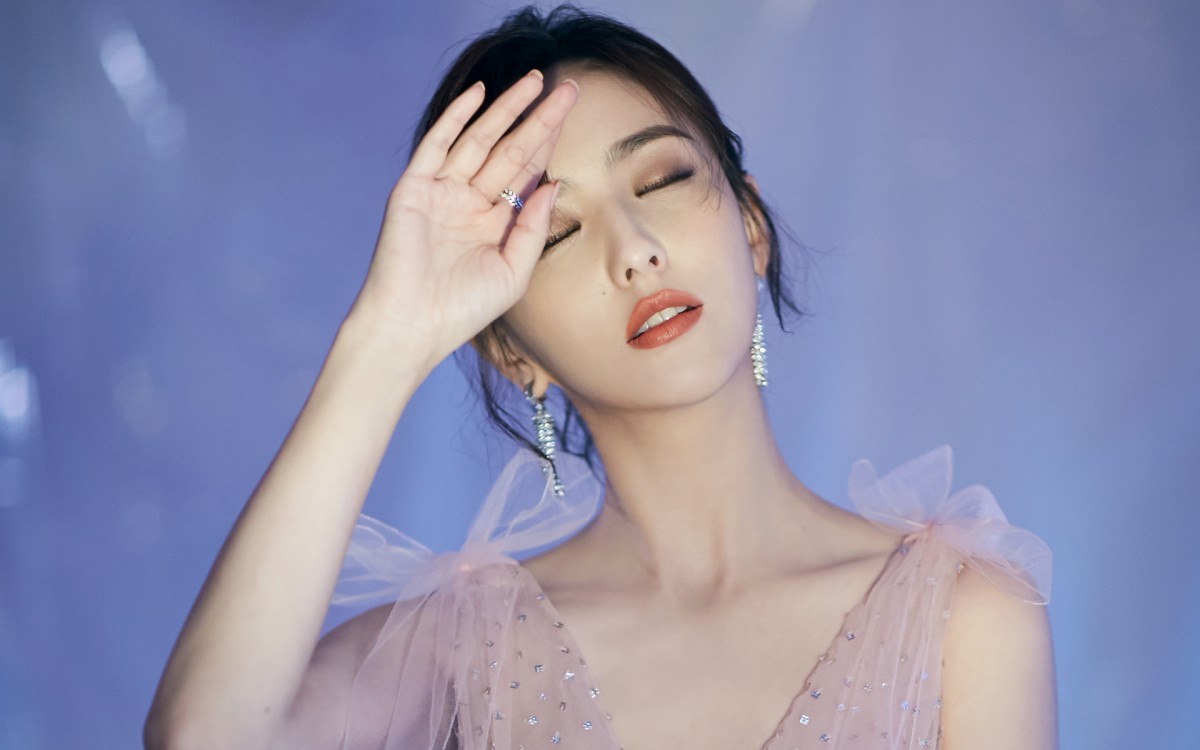 佟丽娅蕾丝性感连衣裙图片-美女壁纸-高清美女图片-第2图-娟娟壁纸