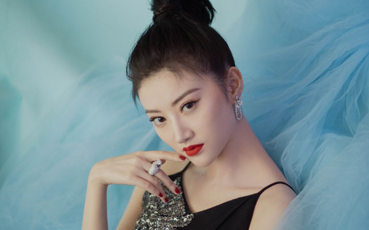 桌面壁纸 美女 女星模特 > 美女景甜吊带裙图片壁纸上一组图 下一组图