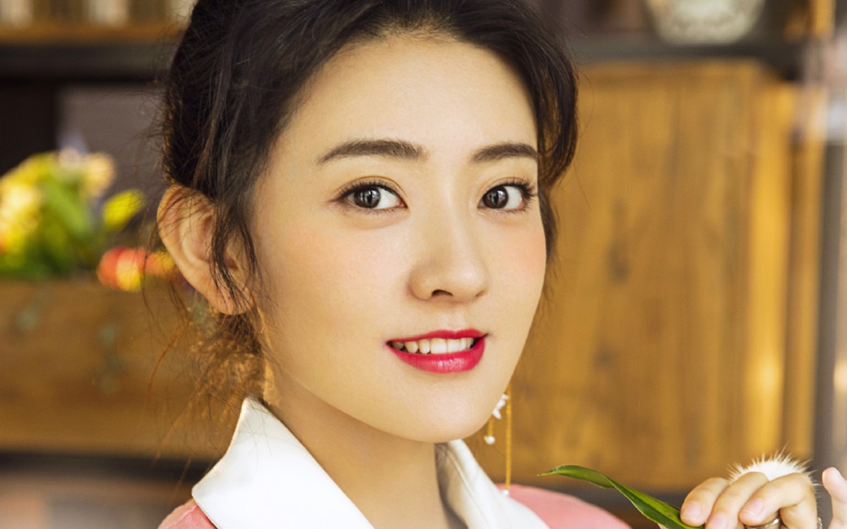 俊俏美女梁洁图片-美女壁纸-高清美女图片-第2图-娟娟壁纸