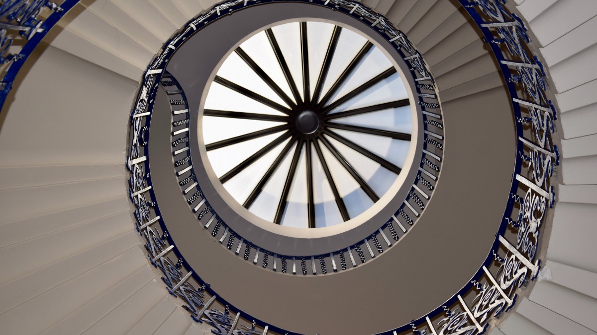 壮观的旋转楼梯图片-建筑壁纸-高清建筑图片-第2图-娟娟壁纸