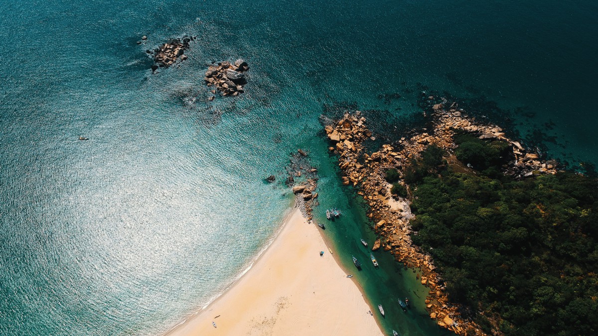 唯美航拍岛屿海岸图片-风景壁纸-高清风景图片-第10图-娟娟壁纸