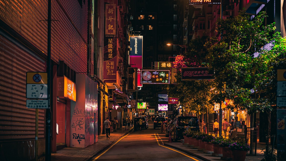 夜色下的香港街道图片
