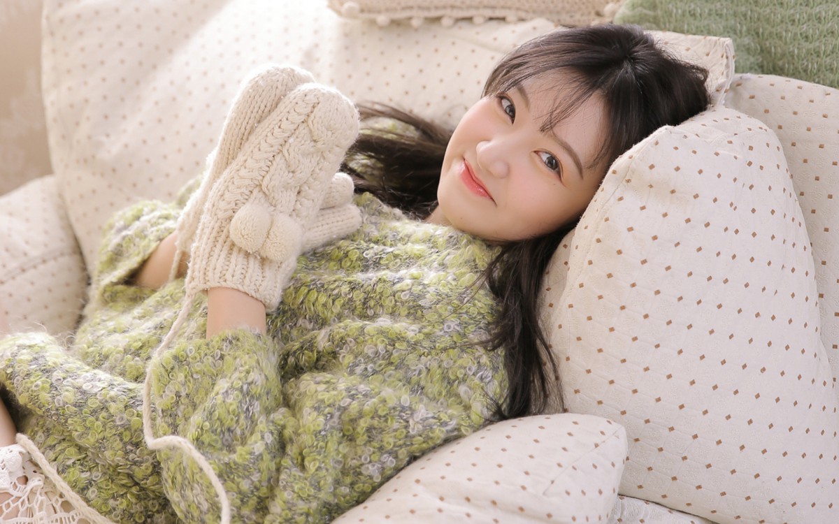 甜美长发女生图片-美女壁纸-高清美女图片-娟娟壁纸