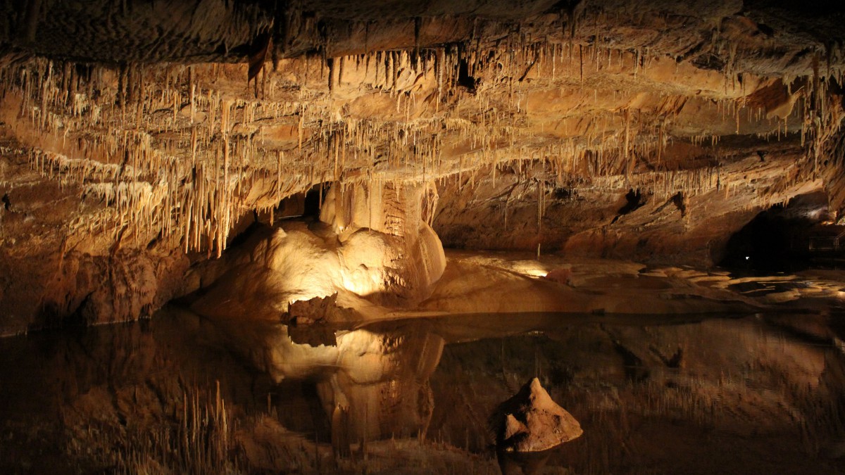 天然洞穴图片,分享一组风光其他图片给大家,图中的桌面壁纸壁纸