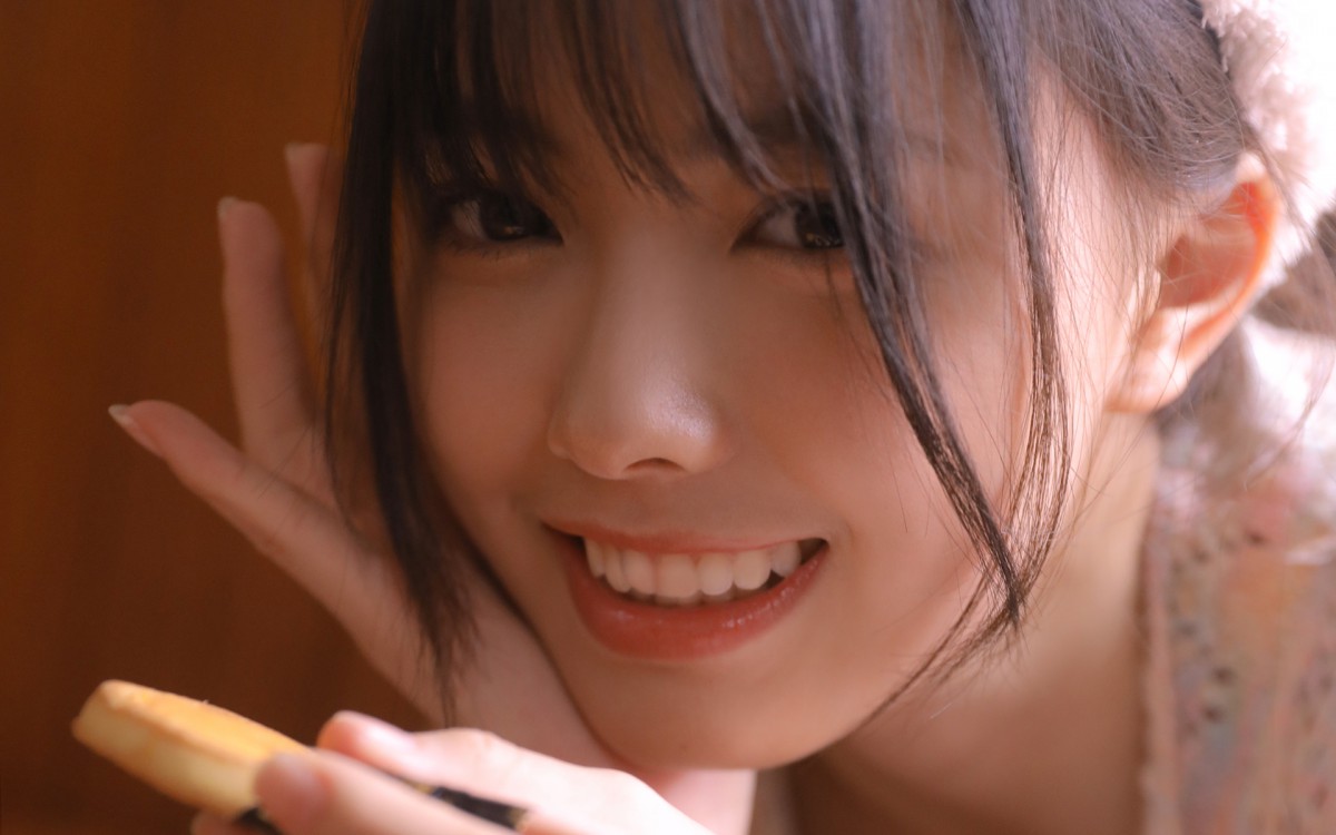 甜美黄色调美女图片-美女壁纸-高清美女图片-第4图-娟娟壁纸