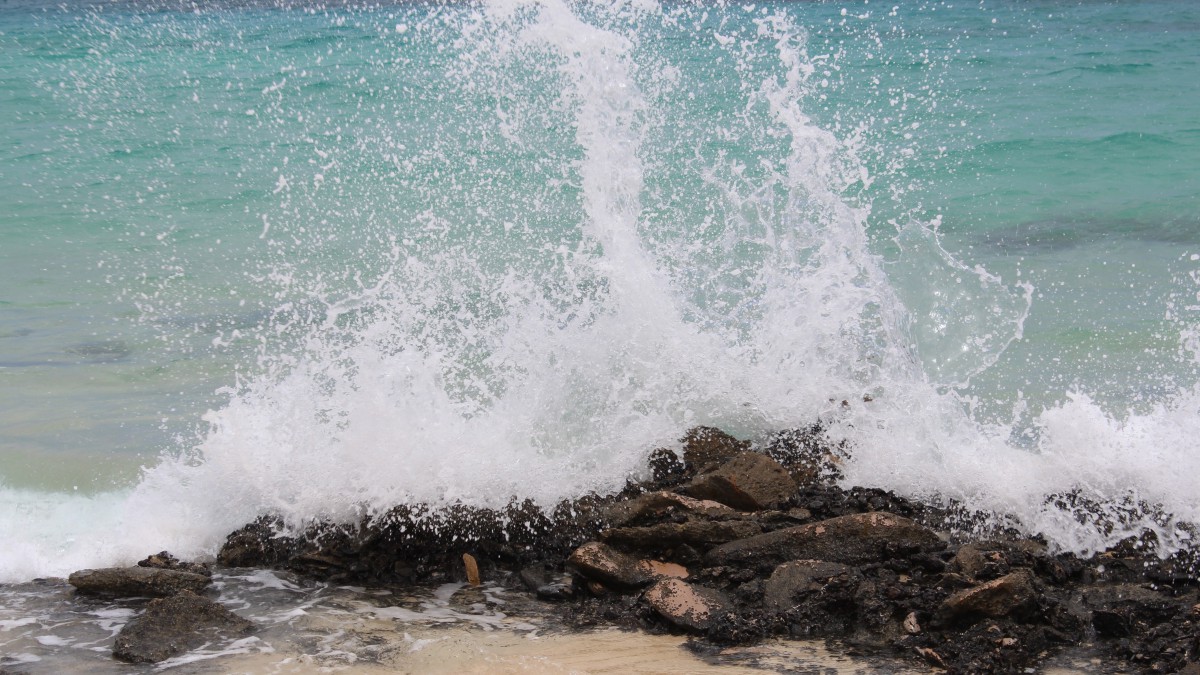 高清的海浪图片大图-风景壁纸-高清风景图片-第6图-娟娟壁纸