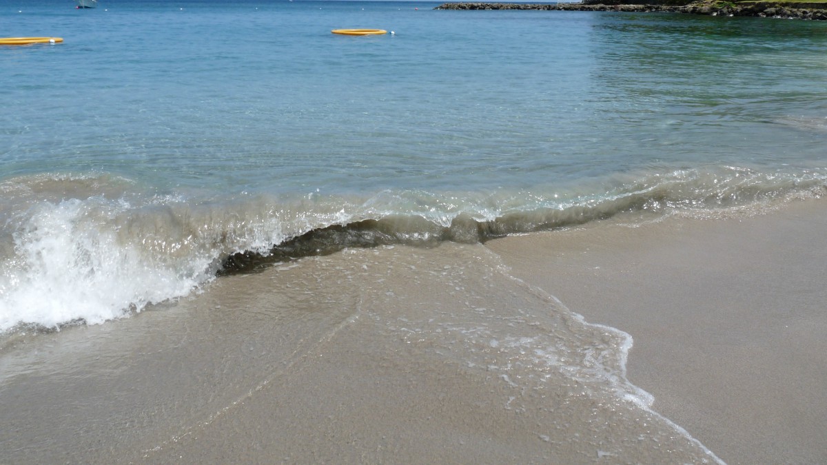 海浪浪花圖片,分享一組大海海濱圖片給大家,圖中的桌面壁紙壁紙