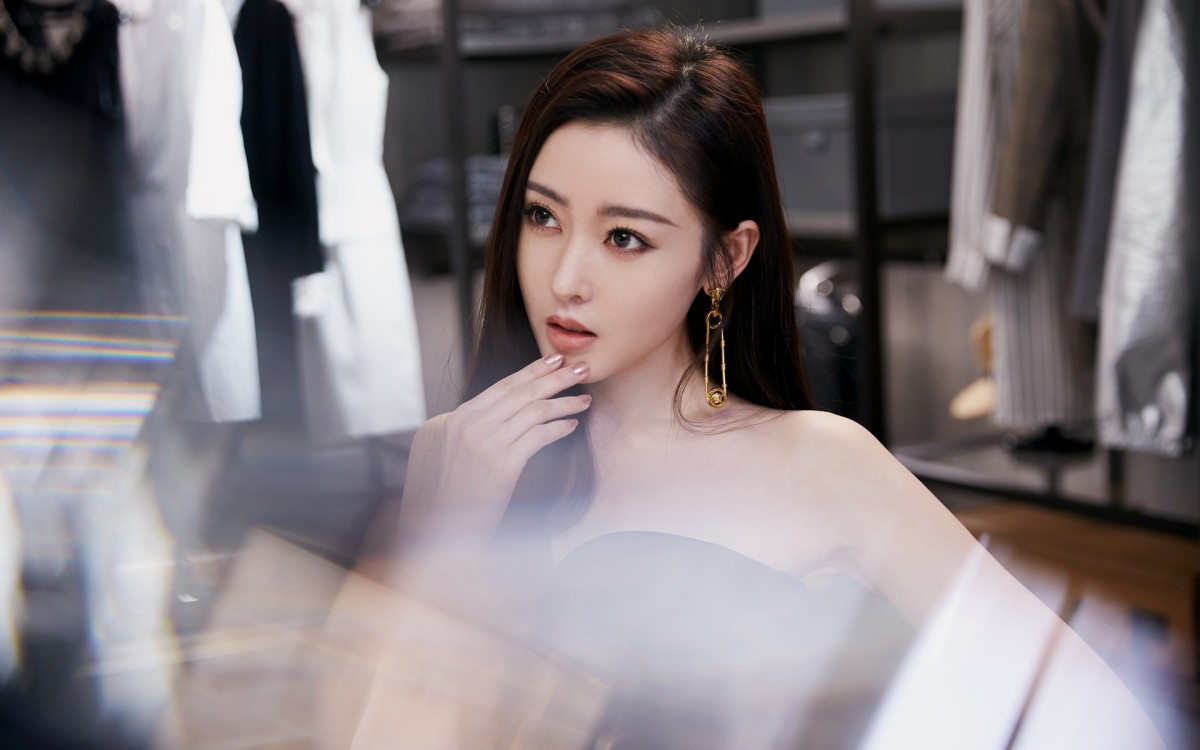 张天爱黑色抹胸裙性感图片-美女壁纸-高清美女图片-第6图-娟娟壁纸