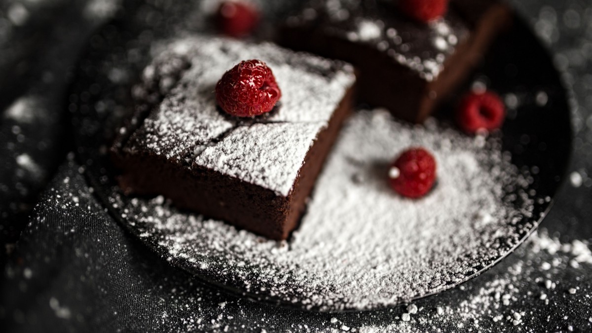 香甜的布朗尼蛋糕图片-美食壁纸-高清美食图片-第8图-娟娟壁纸