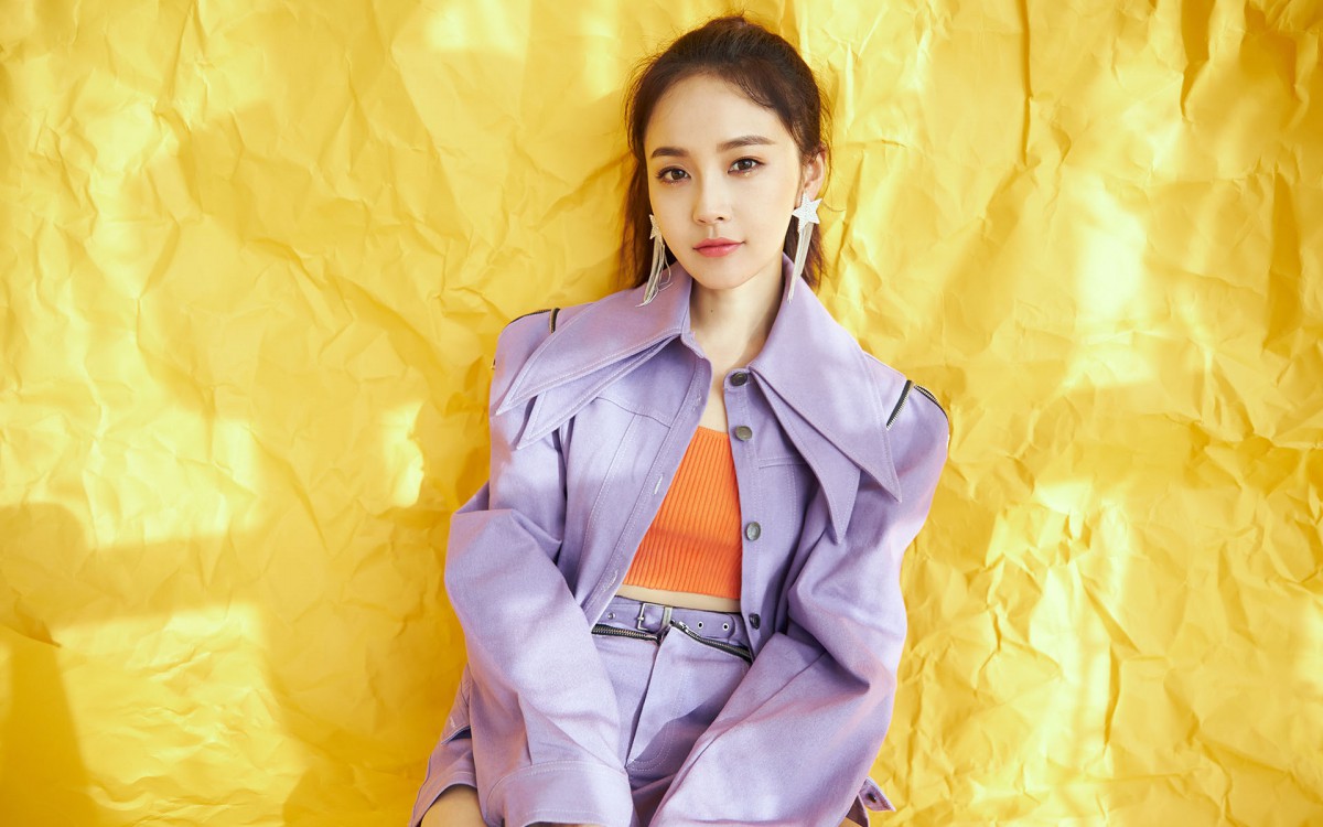 张佳宁运动风牛仔装图片-美女壁纸-高清美女图片-娟娟壁纸